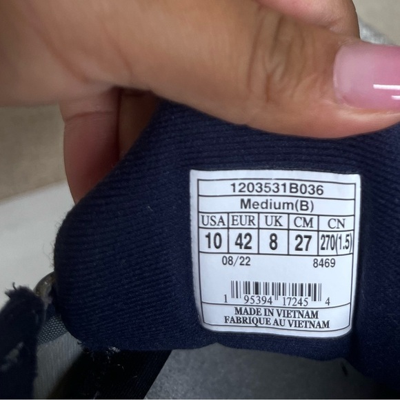 Brooks Women's Athletic Shoes in White and Navy - Picture 9 of 9